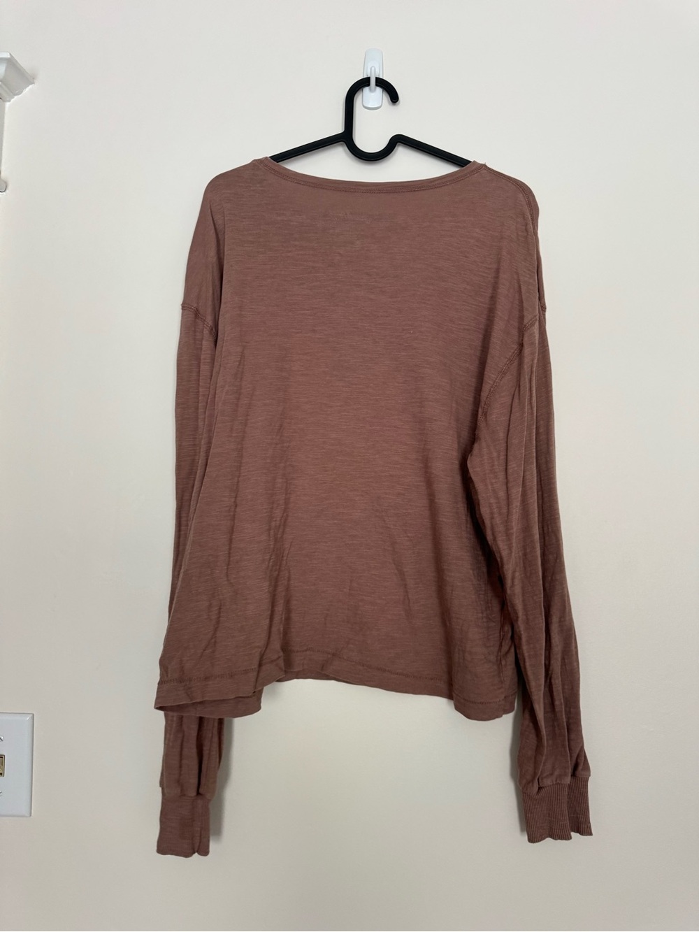 Universal Thread Mauve V-Neck Tee - Picture 3 of 3
